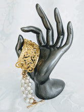 Load image into Gallery viewer, Ornate plate and pearl bracelet