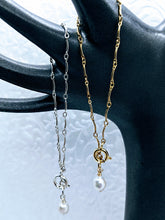 Load image into Gallery viewer, Curved bar bracelet with pearl