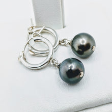 Load image into Gallery viewer, Mini hoop Tahitian pearl earrings