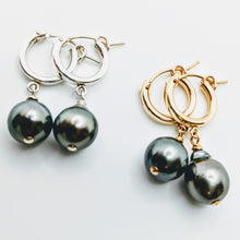 Load image into Gallery viewer, Mini hoop Tahitian pearl earrings