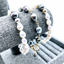 Load image into Gallery viewer, Hand-wired Tahitian pearl bracelet