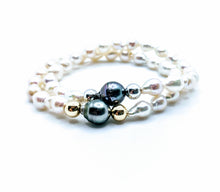 Load image into Gallery viewer, Single Tahitian on baby Baroque pearl bracelet