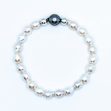 Load image into Gallery viewer, Single Tahitian on baby Baroque pearl bracelet