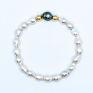 Single Tahitian on baby Baroque pearl bracelet