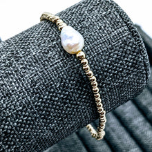 Load image into Gallery viewer, Tiny bead Baroque pearl bracelet