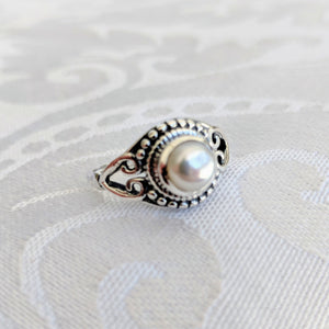 Sterling silver pearl ring