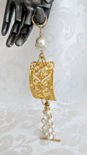 Load image into Gallery viewer, Ornate plate and pearl bracelet