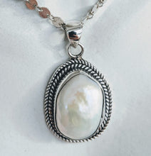 Load image into Gallery viewer, Sterling silver rope pendant with large pearl
