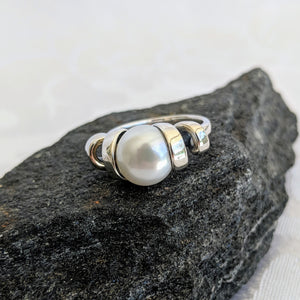 Sterling silver pearl ring