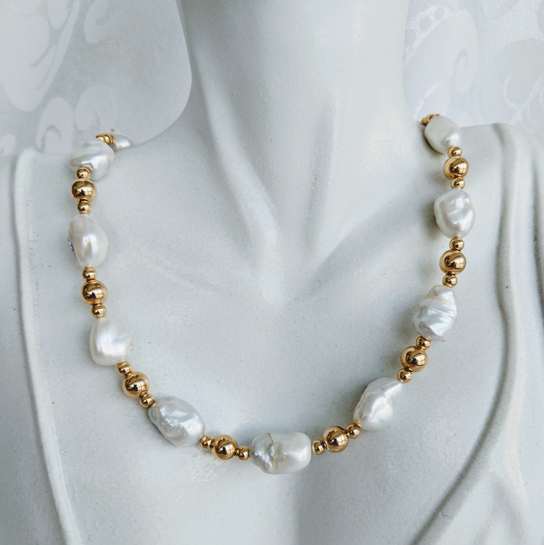 Keshi pearl with alternating gold