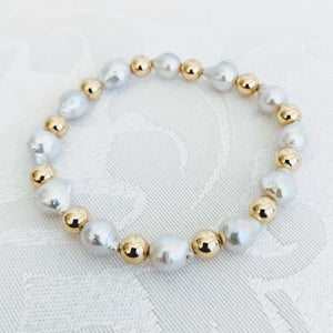 Charmante Baby Baroque pearl bracelet with gold (or silver)