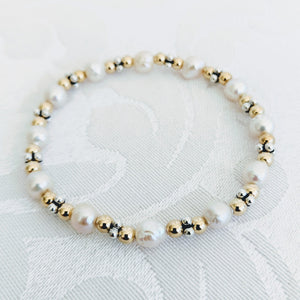 Charmante - Baby Baroque pearl bracelet with silver caviar and 14 k gold fill