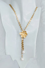 Load image into Gallery viewer, Gold and flower pendant necklace

