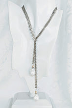 Load image into Gallery viewer, Oxidized silver tone chain with Baroque pearls lariat
