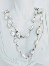 Load image into Gallery viewer, Long Freshwater Baroque and Keshi pearl with gold
