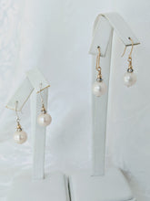 Load image into Gallery viewer, Simple Signature style pearl earrings
