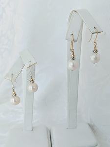 Simple Signature style pearl earrings