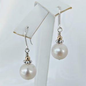Simple Signature style pearl earrings