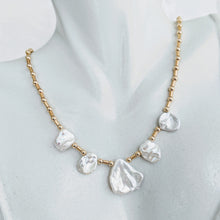 Load image into Gallery viewer, Simple Keshi pearl and gold necklace
