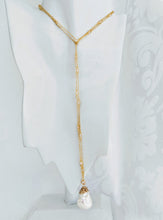 Load image into Gallery viewer, Gold vermeil cubic zirconia chain with wrapped Baroque Pendant
