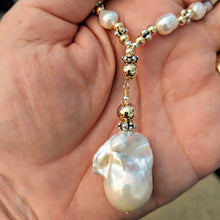 Load image into Gallery viewer, Elegant pearl drop necklace
