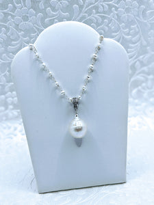 Pearl link chain with Baroque freshwater pearl pendant