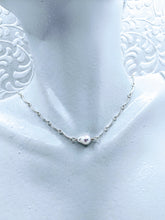 Load image into Gallery viewer, Curved bar necklace with single pearl
