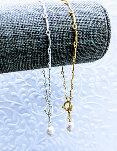 Curved bar bracelet with pearl