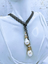 Load image into Gallery viewer, Gunmetal chain and pearl lariat - 43&quot;
