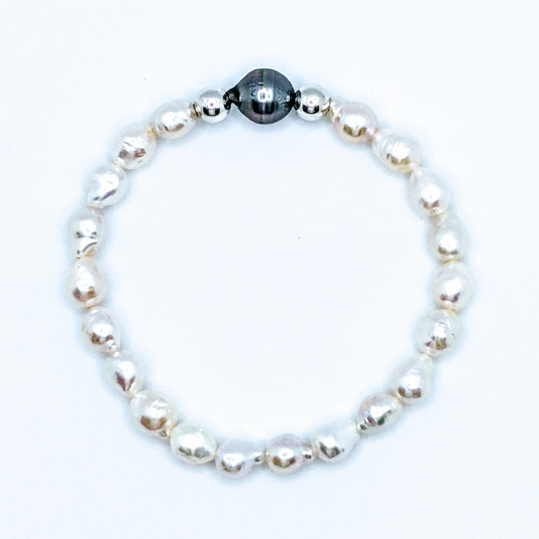 Single Tahitian on baby Baroque pearl bracelet