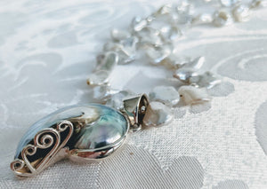 Keshi pearl with seashell pendant