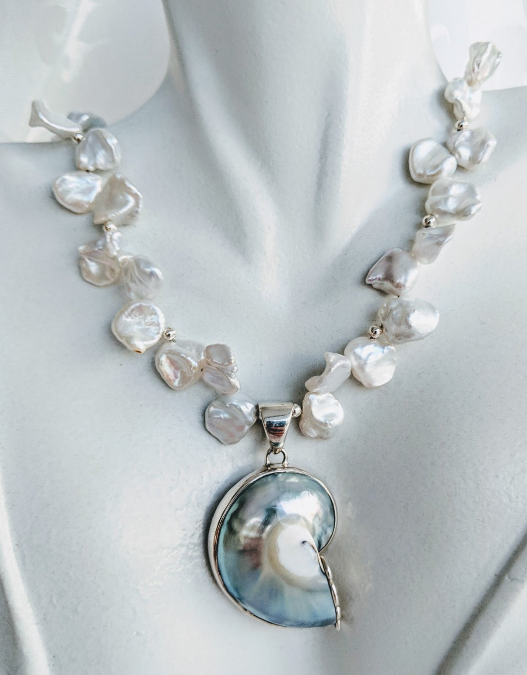 Keshi pearl with seashell pendant