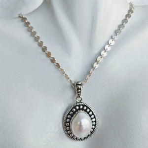 Silver chain with pearl pendant