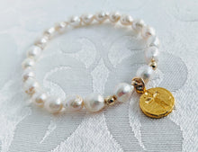 Load image into Gallery viewer, Baby Baroque pearl bracelet with gold cross
