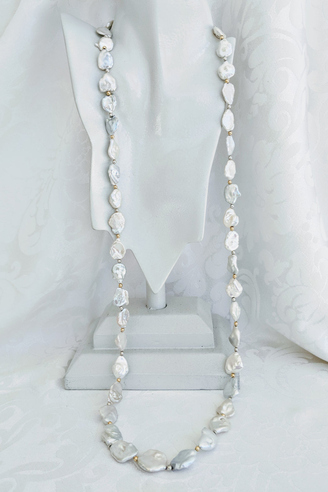 Long graduated Keshi pearl necklace