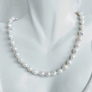 Simple and elegant Baby Baroque pearl necklace