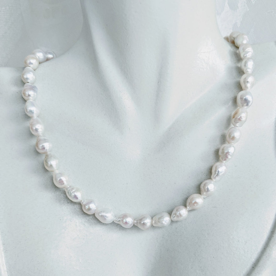 Simple and elegant Baby Baroque pearl necklace