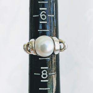 Sterling silver pearl ring